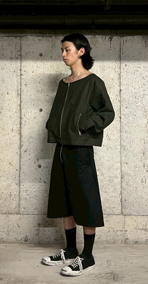 ZIP SHORT PANTS to link